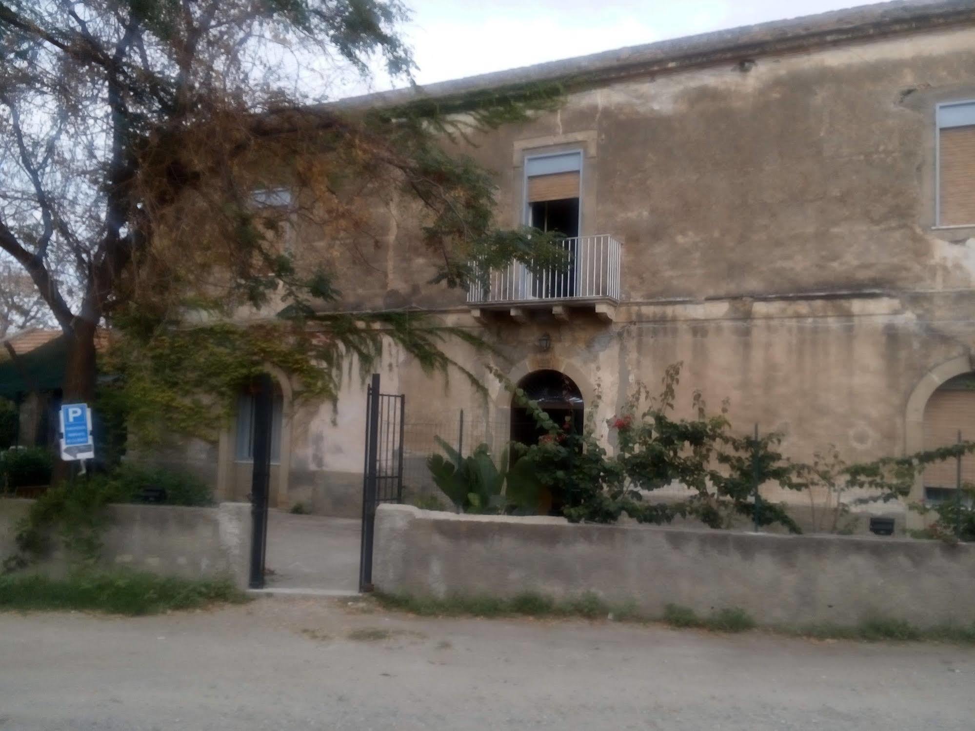 Il Casale Hotel Milazzo Luaran gambar
