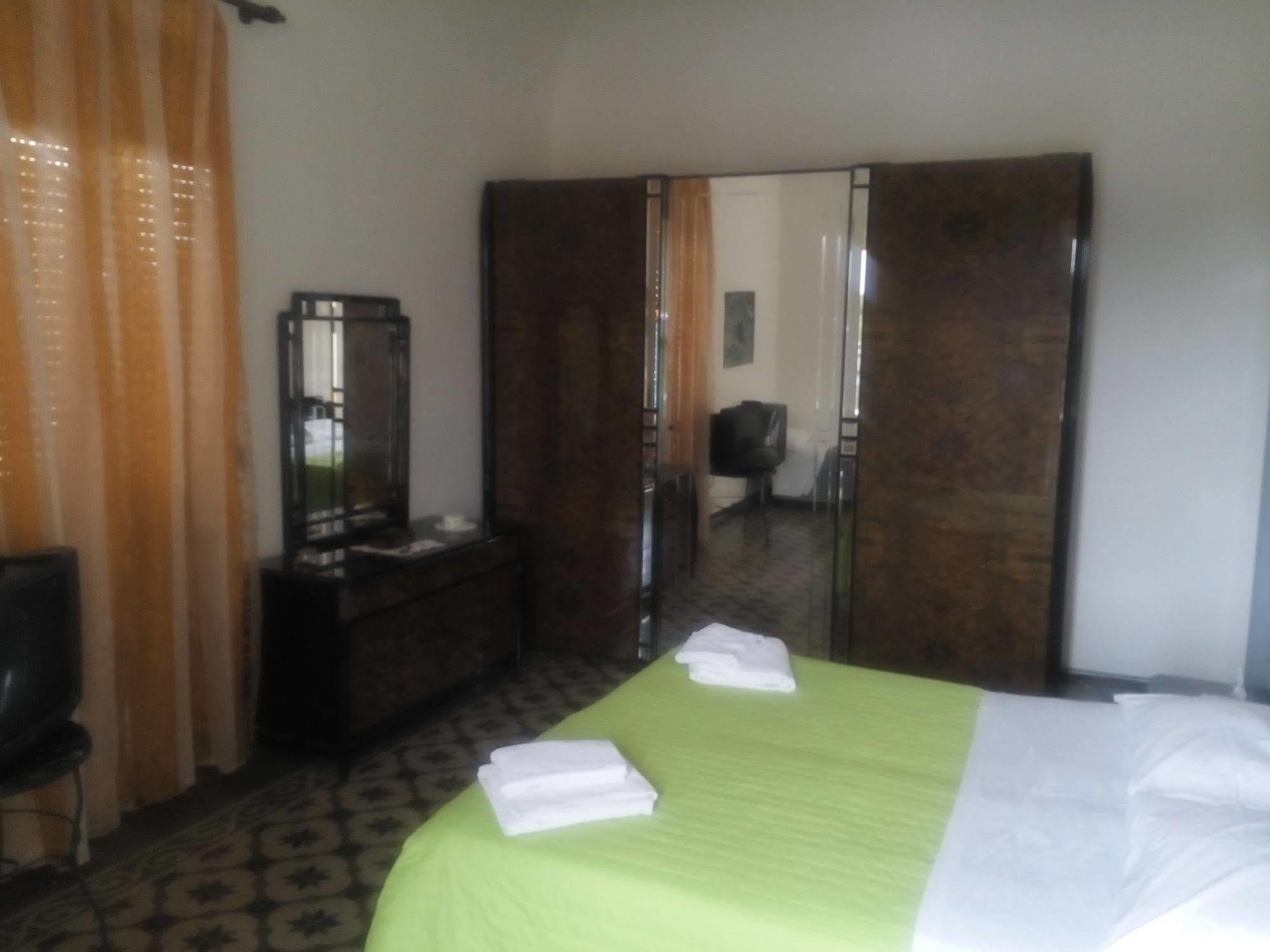 Il Casale Hotel Milazzo Luaran gambar
